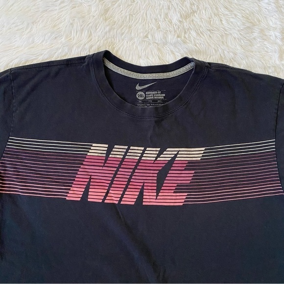 2000s Nike graphic tee shirt - navy blue with gradient logo - Picture 2 of 6